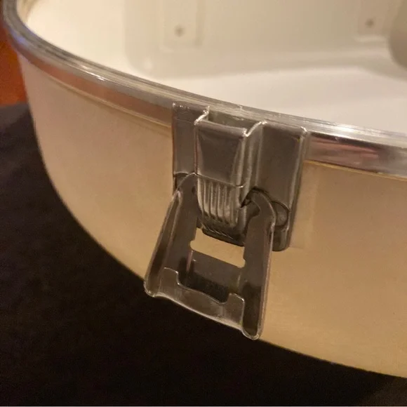 Vintage hair dryer carriers great for a travel case - Picture 4 of 5